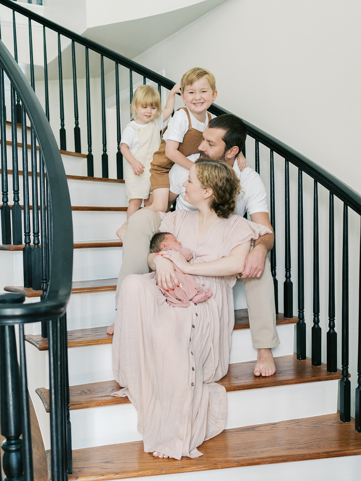candid family photos | The Best Time to Take Newborn Photos is when your family feels ready