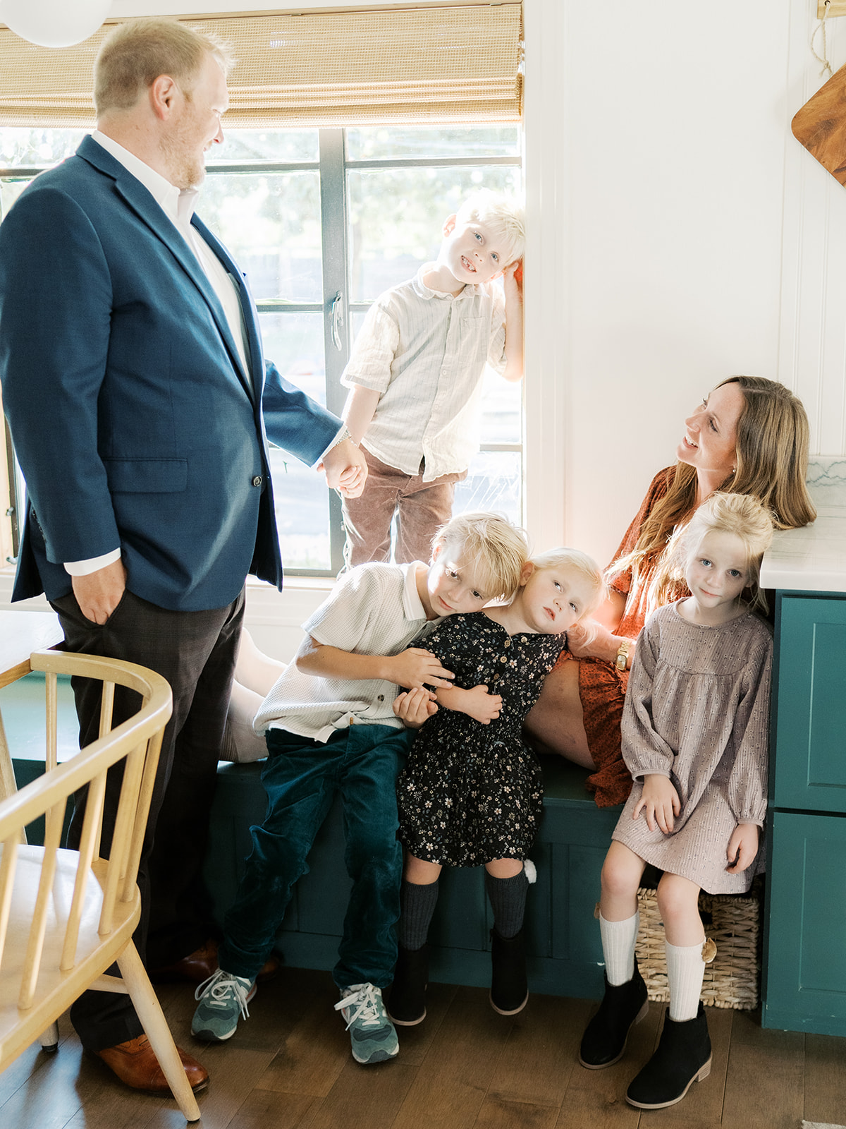 family of six during in-home family session 