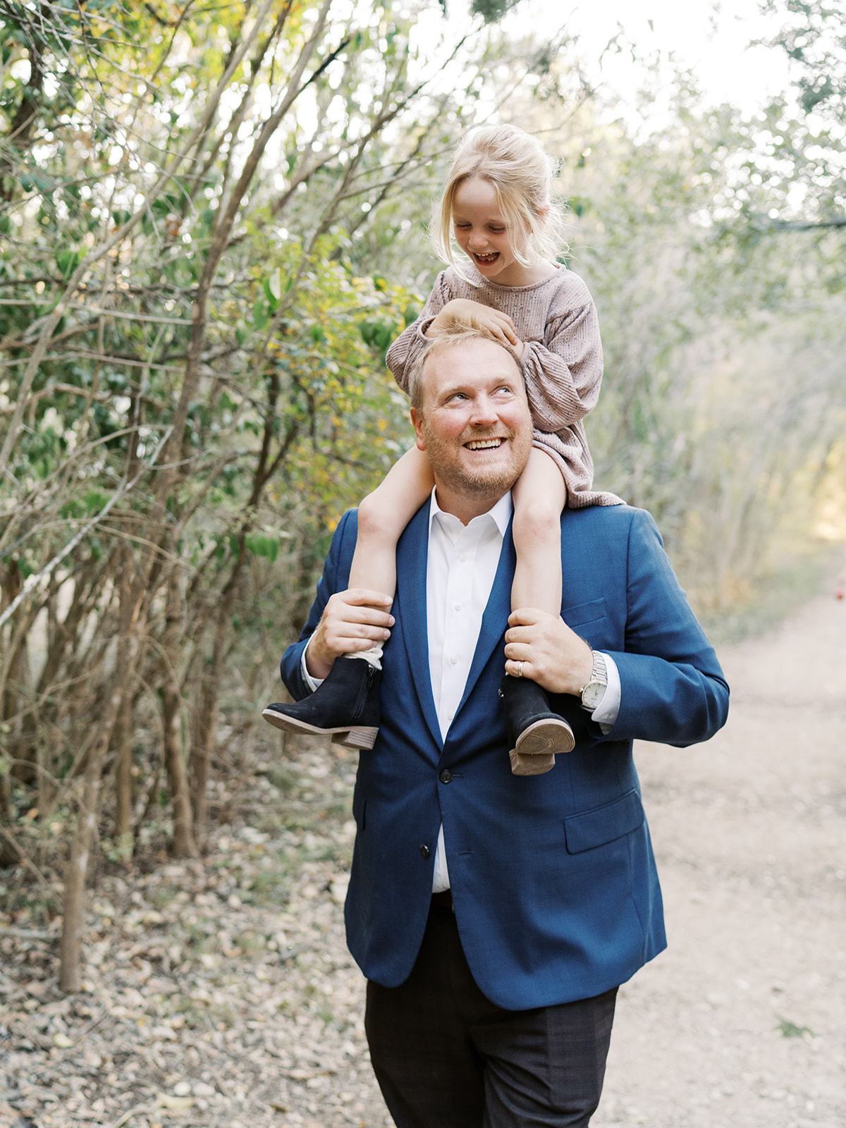 dad carries child on shoulders during full family session in San Antonio TX 